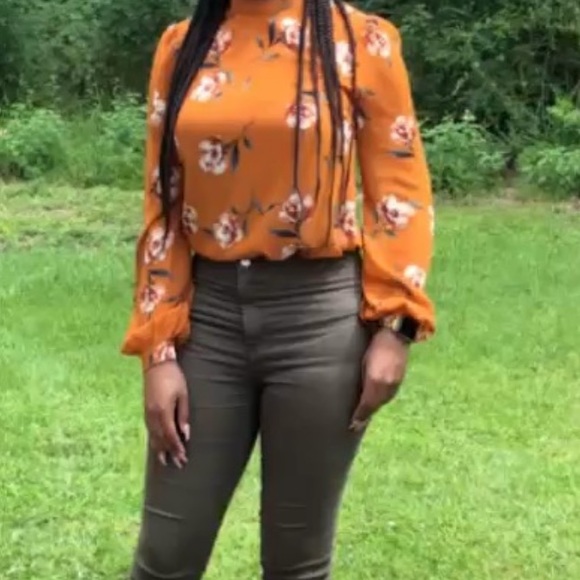 Forever 21 Tops - Floral blouse
